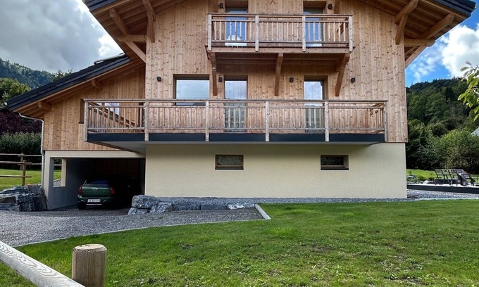 Morillon Chalet De Esquí | Spacious 5-bedroom chalet ski in ski out - sauna and seasonal pool 12 p Morillon