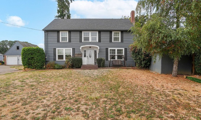 Albany Otro | Spacious 5-bedroom farmhouse in superb Albany with AC. Close to i5, HWY 34, LBCC