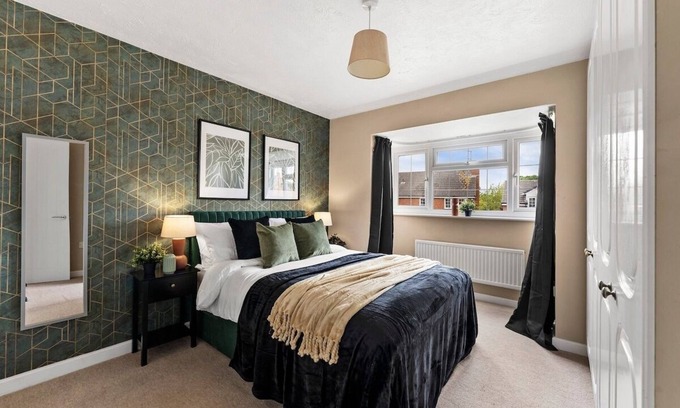 Cheltenham Casa | Spacious 5-Bedroom Home in Cheltenham