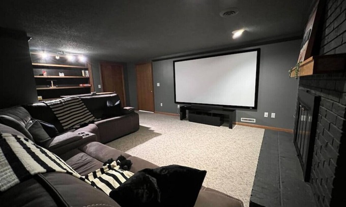 Fargo Casa | Spacious 5 bedroom great for the whole family