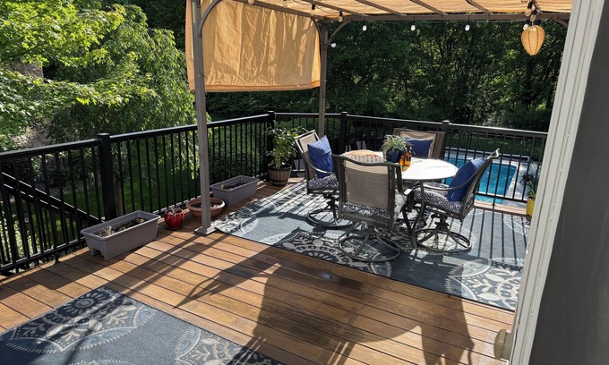 Moon Township Casa | Spacious 5-bedroom house in nice Coraopolis w/ WiFi, AC, fitness room and a pool