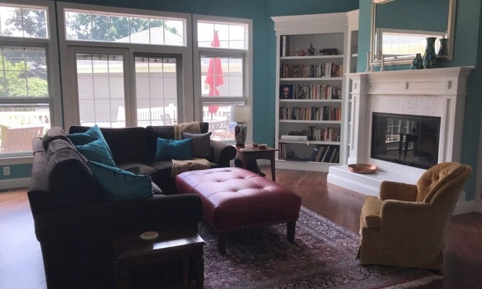 Northeast South Bend Casa | Spacious 5-bedroom home is just a 10-minute walk from the ND campus
