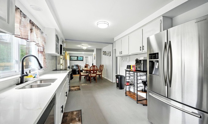 Indian Land Casa | Spacious 5-bedroom house with Jacuzzi, Game room & WIFI in delightful Southfield
