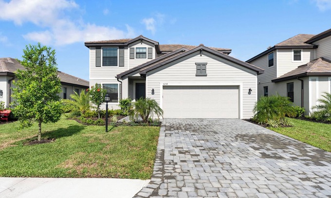 Lakewood Ranch Casa | Spacious 5-bedroom house in the resort style Community of Lorraine Lakes!