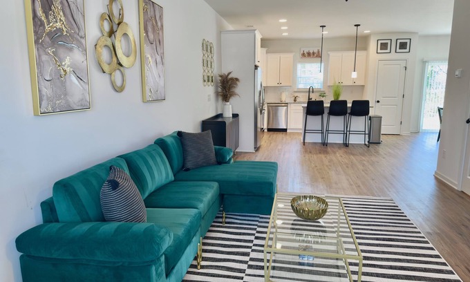 Toddville Road Casa | Spacious 5-bedroom house in Prime Charlotte Location with Garage & Fenced Yard