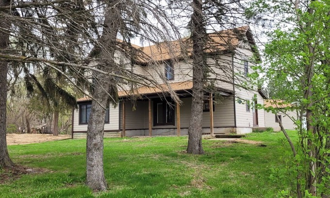 Webster Casa | Spacious 5-bedroom house on 3 beautiful acres at the lake!