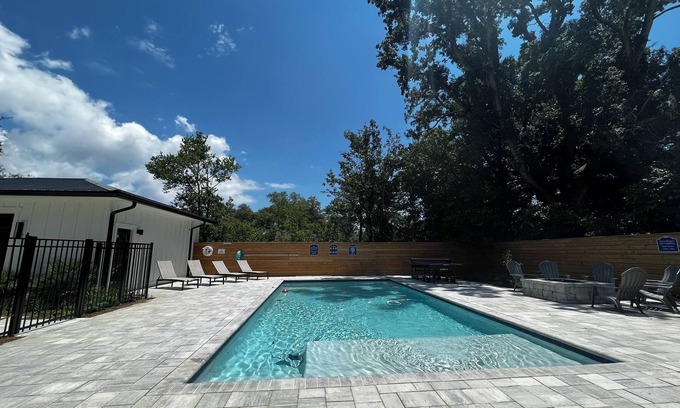 East Hill Casa | Spacious 5 Bedroom house with option to heat pool