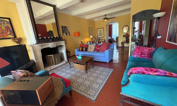 Carces Casa | Spacious 5-bedroom Home with AC, pool, WiFi and more in charming Carcès
