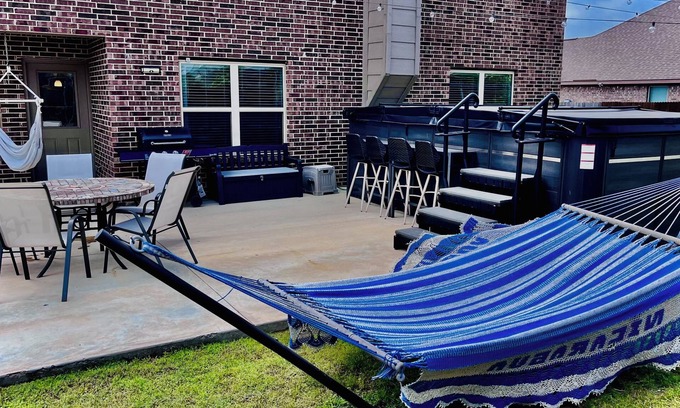 Ennis Casa | Spacious 5 Bedroom Home, Huge Swim Spa & Private Theater with Popcorn Machine!