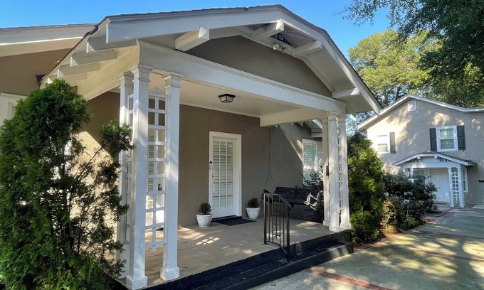 Summerville Casa | Spacious 5-Bedroom Home with Private Guest Cottage