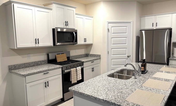 Newnan Casa | Spacious 5-Bedroom Home Near Piedmont Hospital in Newnan with AC, WiFi, W&D