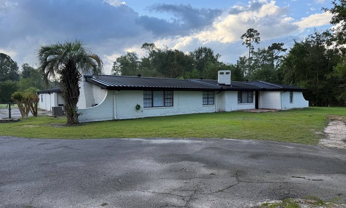 Deweyville Casa | Spacious 5-Bedroom Home in Orange