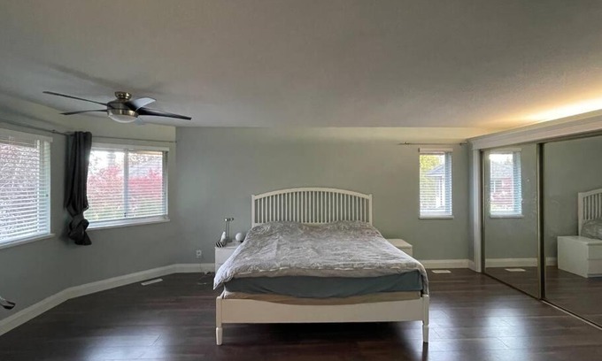 Langley Casa | Spacious 5-bedroom home with parking