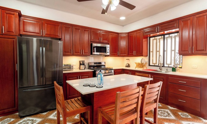 Managua Casa | Spacious 5-bedroom house in welcoming Managua with WiFi, AC