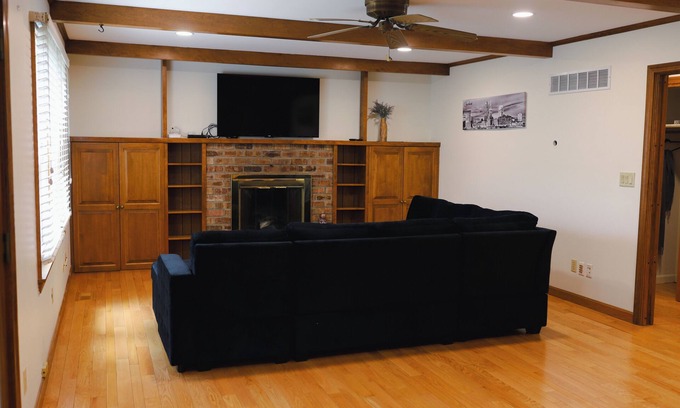 Norwalk Casa | Spacious 5-bedroom house in fabulous Norwalk close to many attractions!