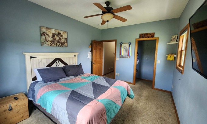 Black Wolf Casa | Spacious 5-bedroom house in charming Oshkosh with WiFi, fitness room
