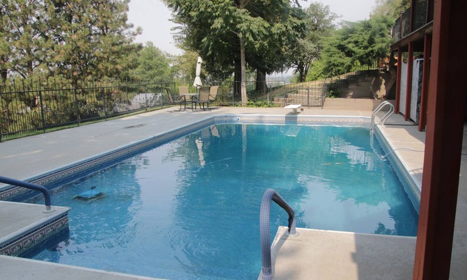 Payette Casa | Spacious 5-bedroom house in lovely Payette with WiFi, AC, fitness room, pool.
