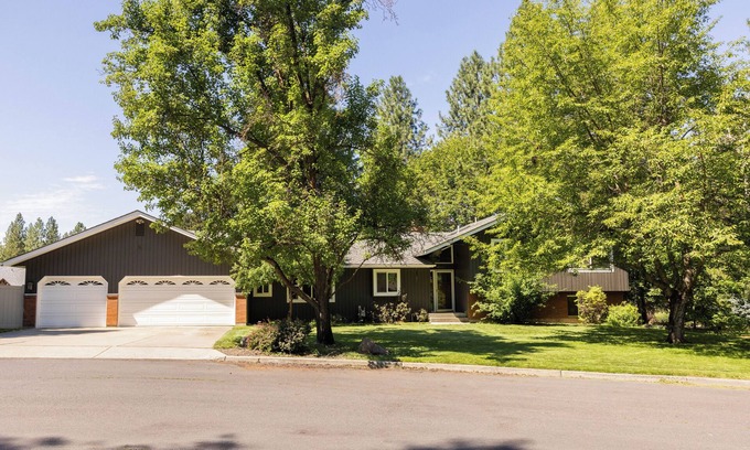Fairwood Casa | Spacious 5-bedroom house in North Spokane with Hot tub & game room.