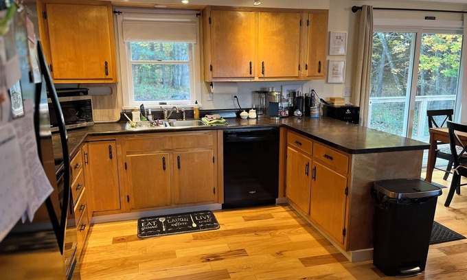 Maplecrest Casa | Spacious 5-bedroom house in marvelous Windham with AC, WiFi & wood burning stove