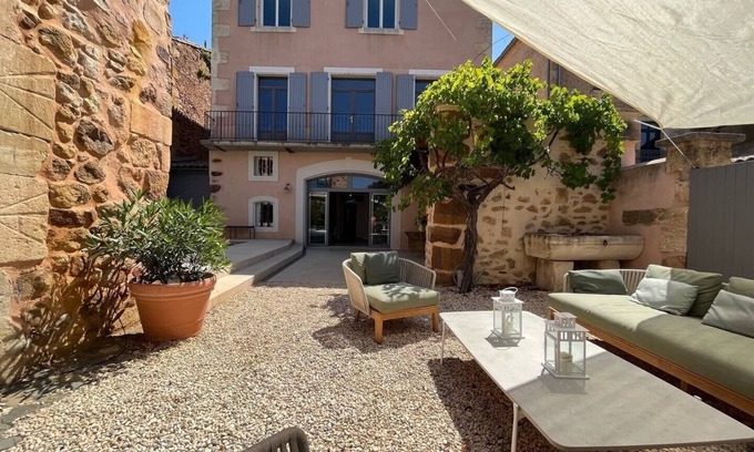 Cruzy Casa | Spacious 5-bedroom house with AC, WiFi in welcoming Cruzy