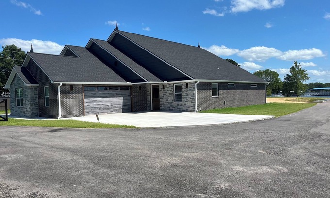 Afton Casa | Spacious 5-bedroom house on Monkey Island, Afton with WiFi, AC & slip in dock
