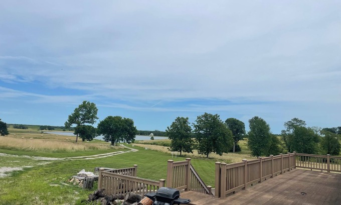 Drexel Casa | Spacious 5-bedroom house overlooking a serene 20 acre lake