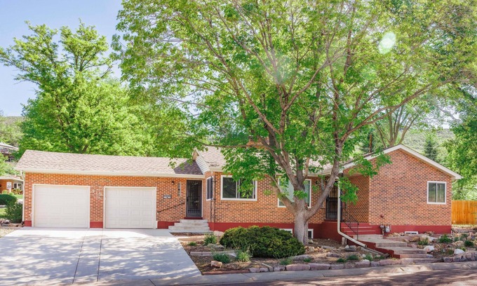 Golden Casa | Spacious 5-bedroom house with large yard near downtown Golden