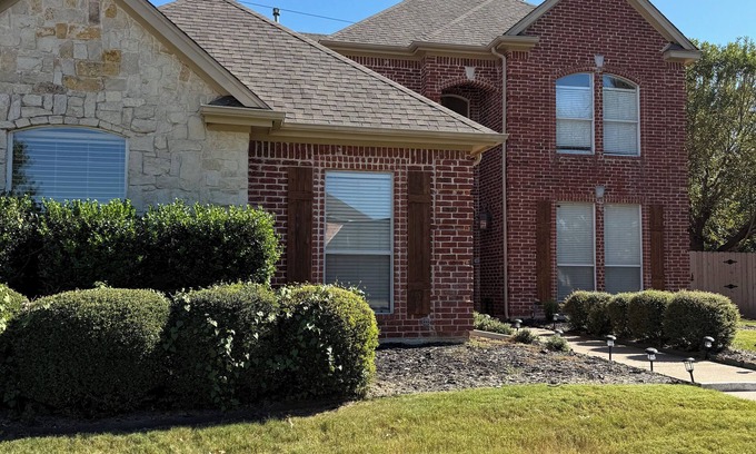 Hurst Casa | Spacious 5-bedroom house, SAFE and quiet neighborhood right next to the trail