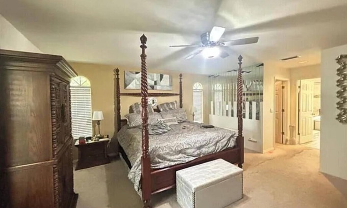 Odessa Casa | Spacious 5-bedroom house in amazing Odessa, 1 acre, Lake Front