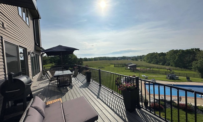 Belleville Casa | Spacious 5-bedroom house sleeps 14 with pool, hot tub, sauna and more!