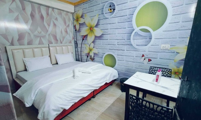 Taj Ganj Casa | Spacious 5-bedroom house with AC, WiFi in the "city of love" Agra.
