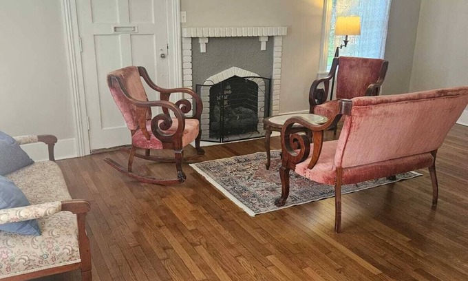 Newton Casa | Spacious 5-bedroom Italian Villa from 1875 with modern amenities.