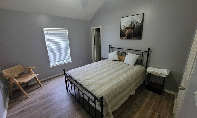 Mission Casa | Spacious 5-bedroom king bed with a pool in wonderful Mission