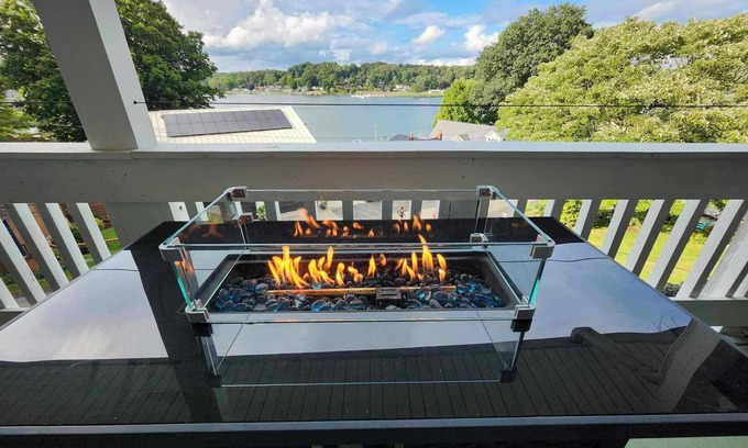 Lisbon Casa | Spacious 5-bedroom lake house in charming Hanoverton with hot tub, WiFi, AC