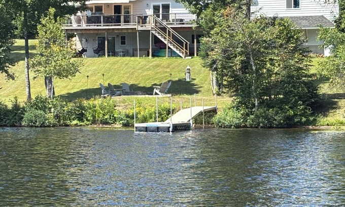 Errol Casa | Spacious 5-bedroom lake house on Akers Pond in Errol