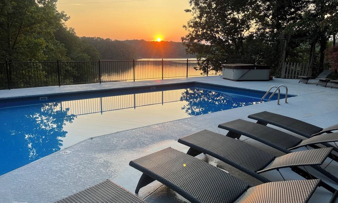 Lula Casa | Spacious 5-bedroom Lake House oasis in charming Lula