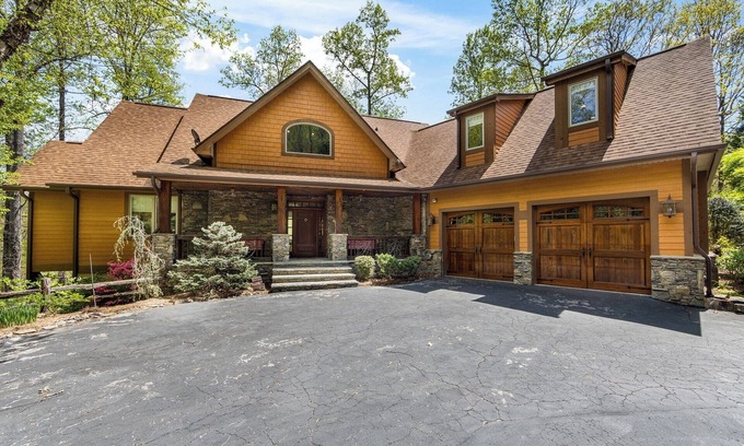 Whittier Casa | Spacious 5-bedroom Mountain House with Movie Room & Pool Table