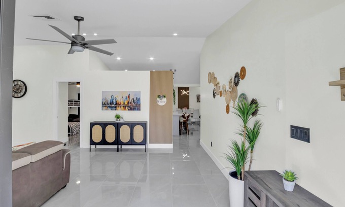 Lauderhill Casa | Spacious 5-bedroom Private house in Prime Location in Fort Lauderdale-Lauderhill