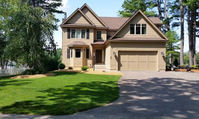 Lochmere Casa | Spacious 5-bedroom retreat on Lake Winnisquam