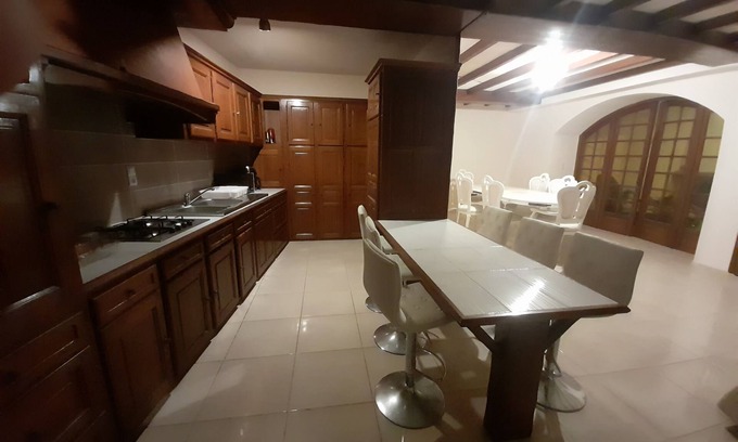Combrand Casa | Spacious 5-bedroom townhome in terrific Combrand with WiFi
