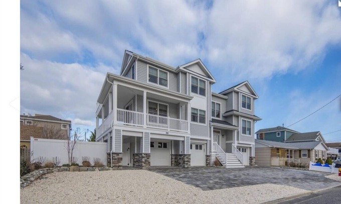 Ship Bottom Casa | Spacious 5-bedroom house with in ground pool/hot tub in fabulous Ship Bottom