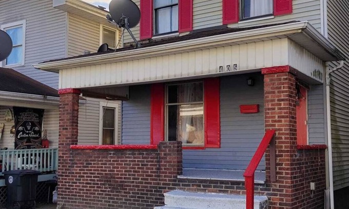 Steubenville Casa | Spacious 5-bedroom house in delightful Stubenville with AC, WiFi
