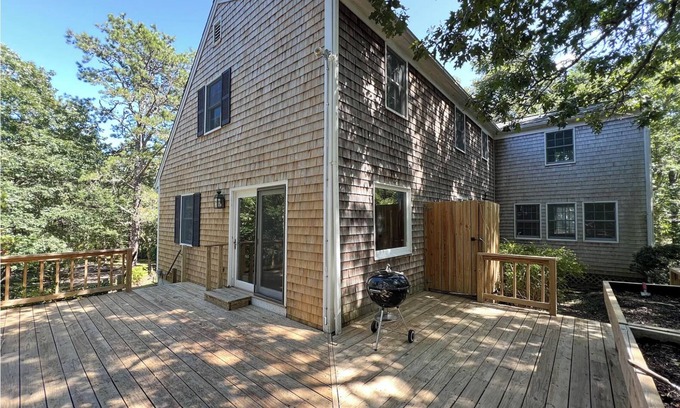 West Tisbury Casa | Spacious 5-bedroom secluded house in West Tisbury - Lambert Cove's Beach Pass
