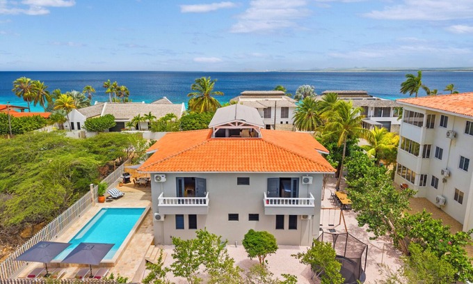 Belnem Casa | Spacious 5-bedroom villa on Bonaire with private pool, ocean view rooftop terrace, tropical garden, near top kitesurfing & diving spots. Sleeps 10 persons.