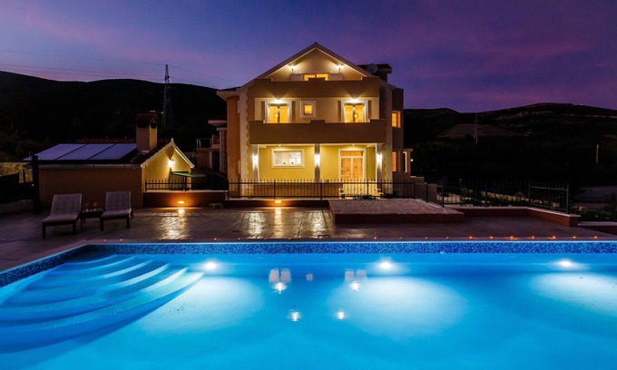 Rudine Villa | Villa Kosta Villa de nueva construcción con una gran piscina con impresionantes vistas al mar.