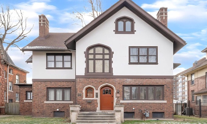 Detroit Casa | Spacious 5 BR house in the Historic Virginia Park District of Midtown Detroit.