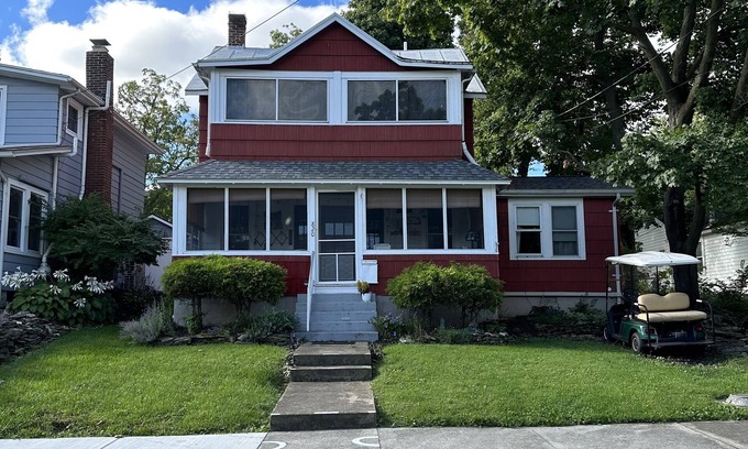 Lakeside Casa | Spacious 5 Bedroom House On Double Lot In Lakeside One Block From The Lake!