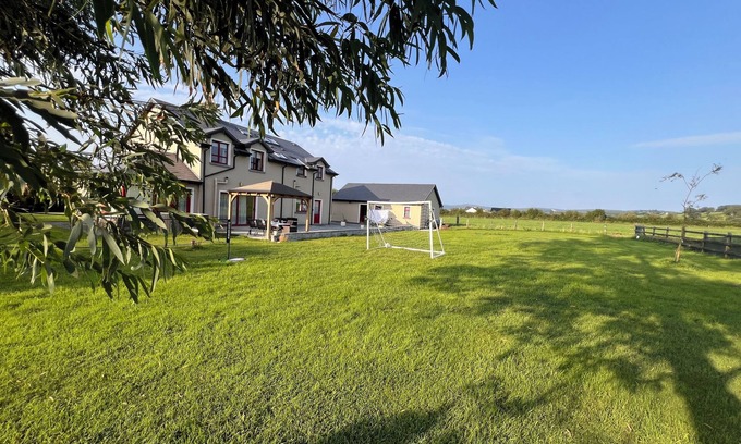 Killarney Casa | Spacious 5BR Farmhouse Near Killarney – Perfect for Summer Family Holidays