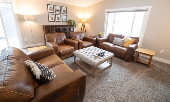 Murray Casa | Spacious 5BR home 20 min to downtown and mountains!
