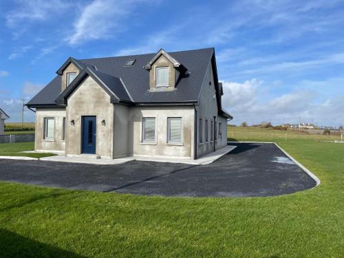 Tuam Casa | Spacious 5Br Home - Country View - Close to Galway
